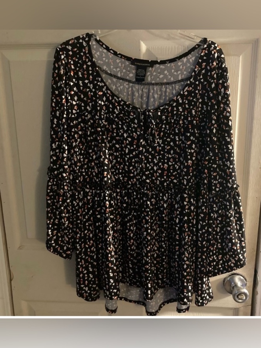 Robert Louis Women's Peasant
Style Blouse with Bell Sleeves Size L